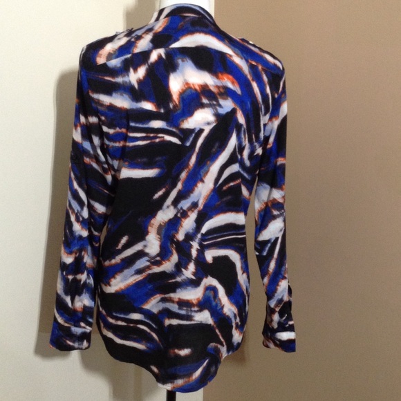 Calvin Klein || Woman’s light weight, long sleeve shirt size Medium - Picture 3 of 8